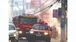 Bombeiros combatem incêndio no Centro de Lafaiete