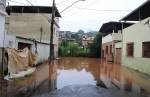 Moradores de municípios afetados por chuvas já podem sacar o Bolsa Família