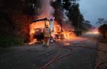  Pedra do Sino: Bombeiros de Lafaiete combatem  incêndio em carreta