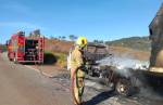 São Brás do Suaçuí: caminhão fica destruído após pegar fogo na MGC 383